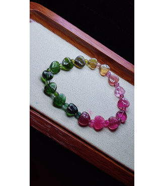 1213F12 exquisite heart-shaped tourmaline bracelet, size about 9 X9mm, weight 10.5 grams