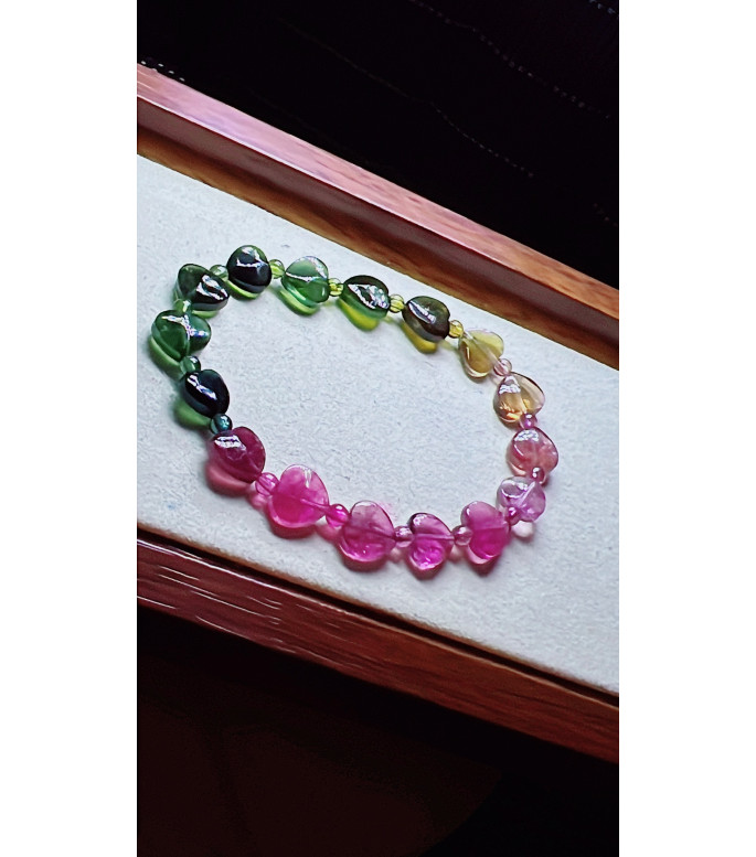 1213F12 exquisite heart-shaped tourmaline bracelet, size about 9 X9mm, weight 10.5 grams