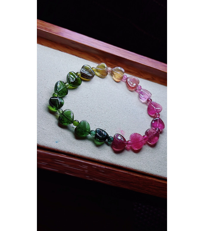 1213F12 exquisite heart-shaped tourmaline bracelet, size about 9 X9mm, weight 10.5 grams