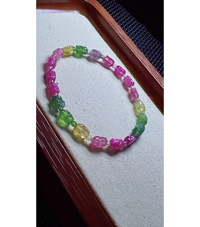 1213F10 exquisite Pixiu Rainbow tourmaline bracelet, size about 4.5X6.5mm, weight 5.7