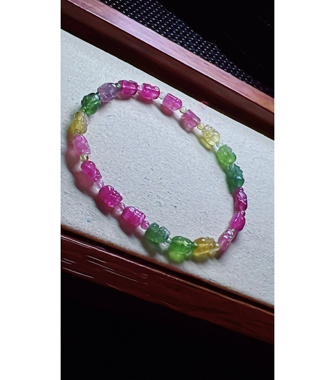 1213F10 exquisite Pixiu Rainbow tourmaline bracelet, size about 4.5X6.5mm, weight 5.7
