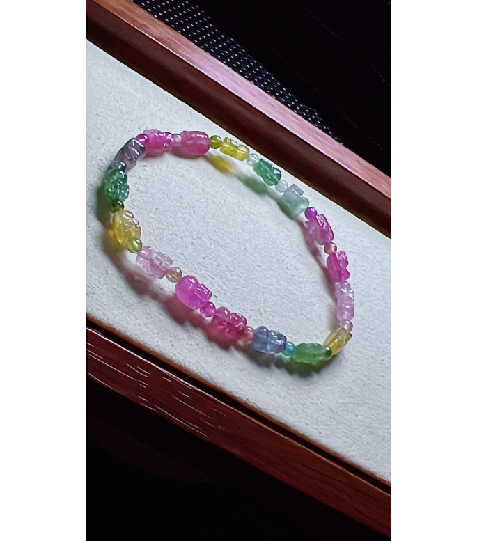 1213F9 exquisite Pixiu Rainbow tourmaline bracelet, size about 5 X7.5mm, weight 7.2